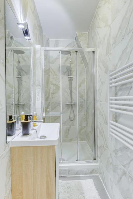 Appartement Moderne, Proche Porte De Versailles Et Gare De Clamart Malakoff Exteriör bild